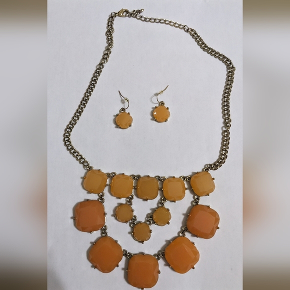 Jewelry - ⭐Peach Ombre Statement Necklace & Earrings ⭐